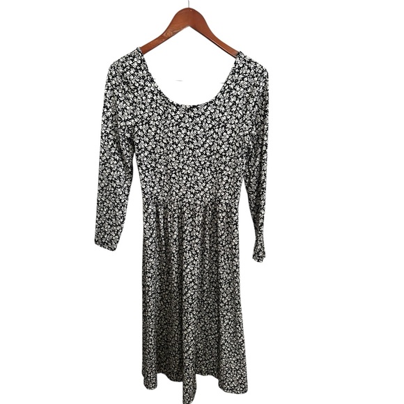 Old Navy Dresses & Skirts - Old Navy Black and White A-Line Dress